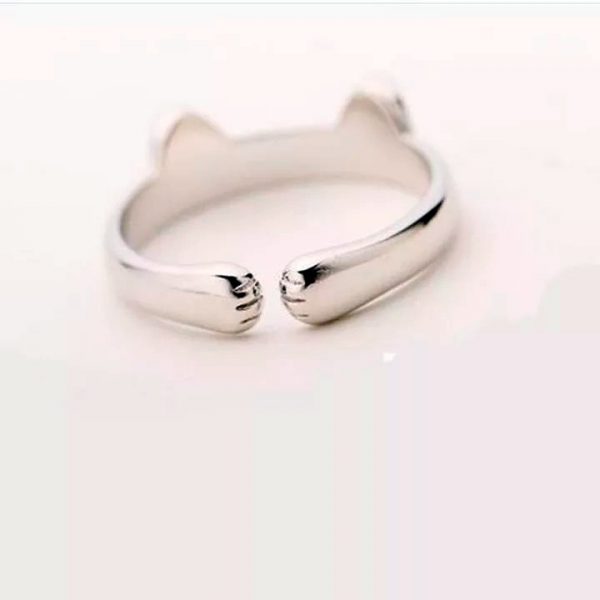 Imagen de anillo con orejas y patas de gato